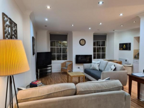 4 New Assembly Close - Royal Mile